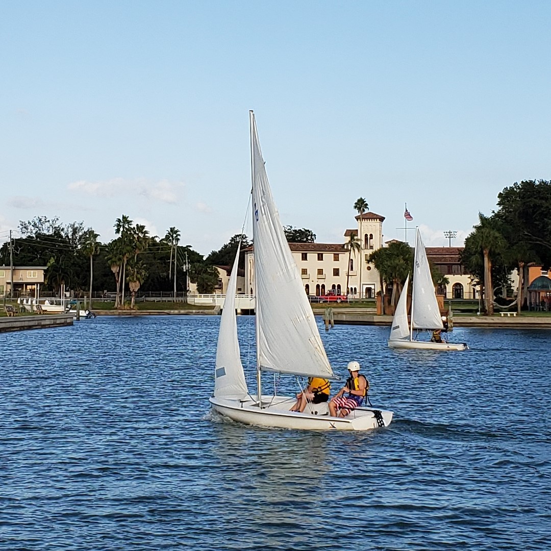 AdmiralFarragut's tweet photo. There are no shortcuts to any place worth going. - Beverly Sills 🏝️⛵⚓

#bocaciegabay #waterfrontcampus #boardingschool #privateschool #boardingschoolflorida #floridaboardingschool #floridasailing #highschoolsailing #fondsailingmemories #AFAwaterfront #beverlysillsquote https://t.co/28wWbhtF0q