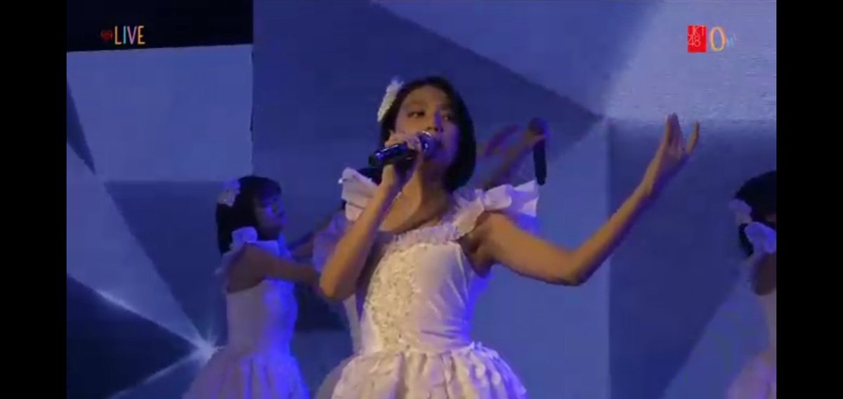 Genichi4's tweet photo. @S_GraciaJKT48 おつかれさまでした(*´ω｀*)⸜(*ˊᗜˋ*)⸝(✿>ω<✿)ｱﾘｶﾞﾄｫ~♥
Selamat shonichi Ramune!! 🤟
Terimakashiii perform yang sangat K3REN! KOMPAK! KOCAG! AMAZING BATLAH! Kerasa banget dance, vocal, ekspresi, semuanya LEVEL UP!! BANGGA KAPTEN N K3🤟💙💛
#RamuneBarengKIII https://t.co/mhkOcomHPS