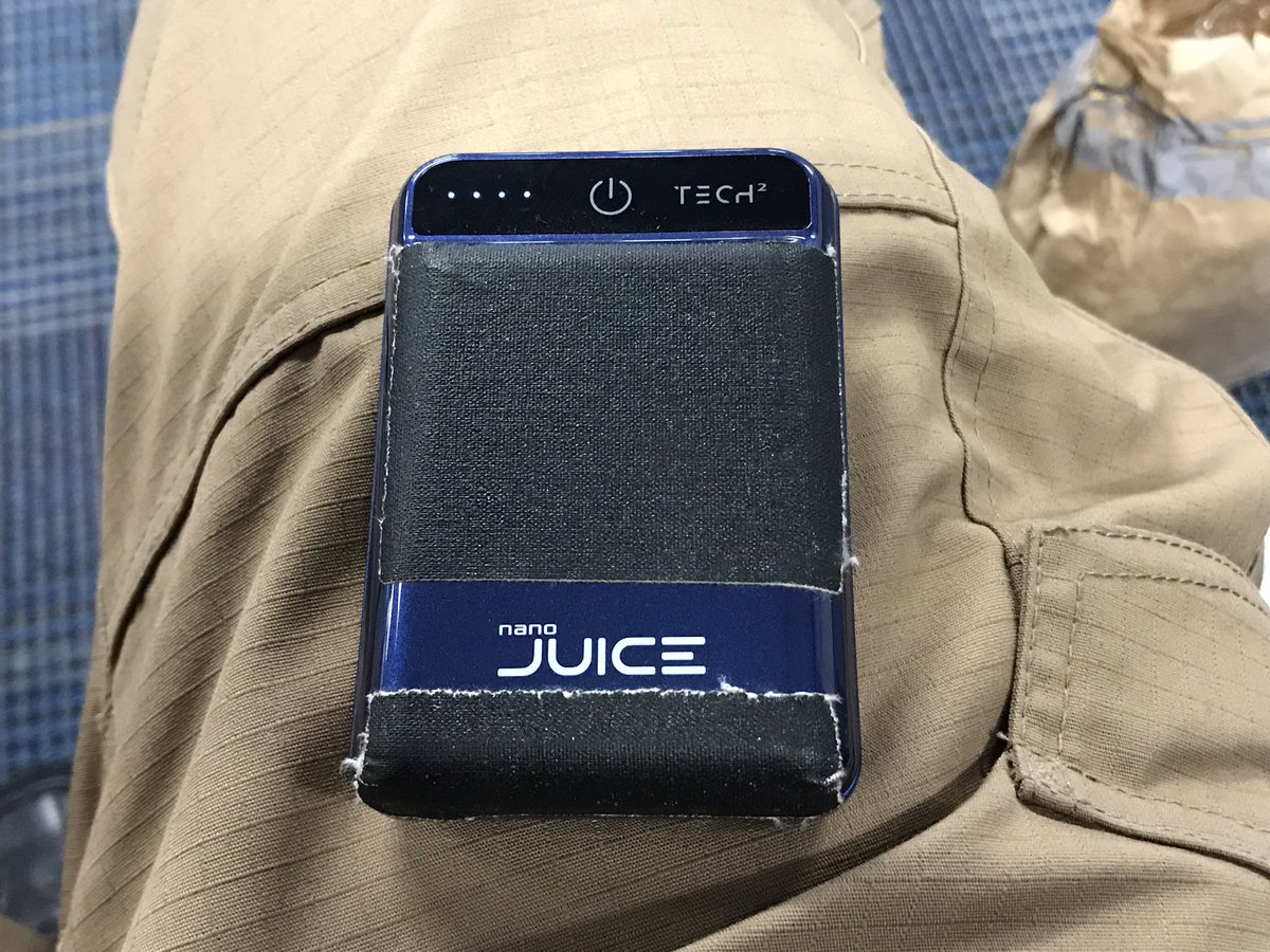 watsonwu's tweet photo. I use this tiny battery pack (Tech2) for my Zoom F6. Used it yesterday & it powered my iPhone All Day. Not bad for a 10k mah battery
.
I gaff taped it to prevent scratches
.
#soundeffects #usbbatterypack #usb #zoomf6 #tech2 #fieldrecorder #protapes #gaffertape #tech2audio https://t.co/hFZB9GG9N6