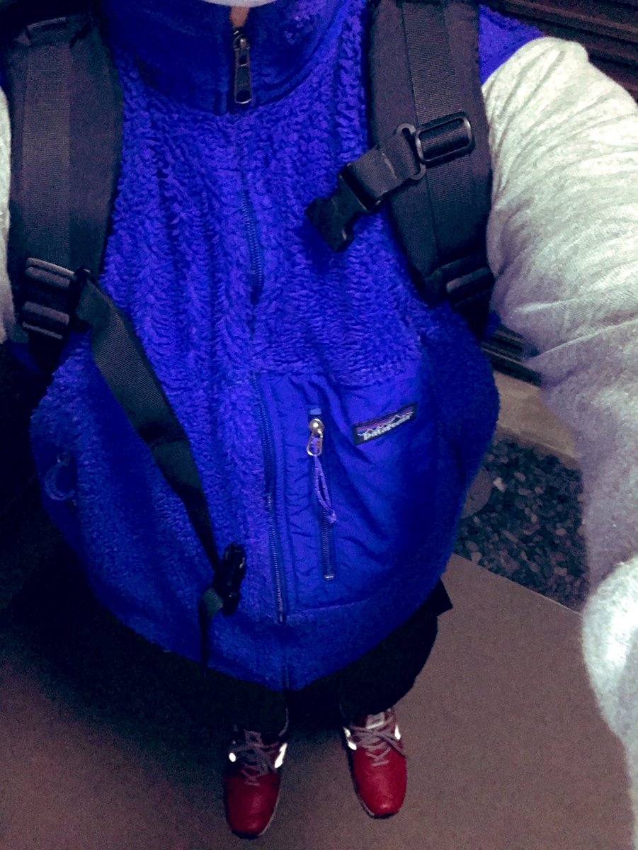 pakusako's tweet photo. 体調管理で夕方だけ筋トレへ
家で整理したハウスダストで
アレルギーに火がつき…まずい
明日は安静にしときます(-_-)
赤576とパタのレトロベストは相性よし
最後はおまけ。経年変化…
#ニューバランス
#newbalance
#M576RED
#M1300JP
#パタゴニア
#patagonia
#マウンテンスミス
#mountainsmith https://t.co/r2WxIPxmwF