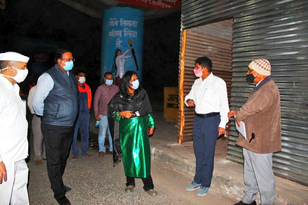DmMuzaffarnagar's tweet photo. जनपद में बढ़ रही सर्दी के दृष्टिगत  बेसहारा व निराश्रित व्यक्तियों हेतु संचालित रैन बसेरे का किया निरीक्षण। @PMOIndia @UPGovt @CMOfficeUP @ChiefSecyUP @navneetsehgal3 @InfoDeptUP https://t.co/OPTZi0vm4S