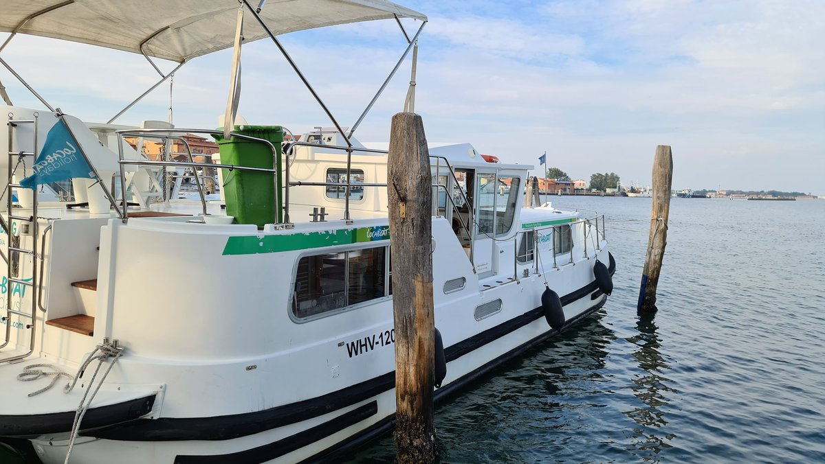 SoerenMuench's tweet photo. 17.11.2020: Angekommen in #Chioggia: #Urlaub mit #Hausboot
#Boot übernommen, #Einweisungsfahrt durchgeführt, #tolle Hinweise + Tipps für #Fahrt durch Personal von #Locaboat, alles eingeladen.
Leinen los!
#Travelblog #Travel @locaboat @ItalienInfo #Lagune #Venedig https://t.co/GuvvExatSw