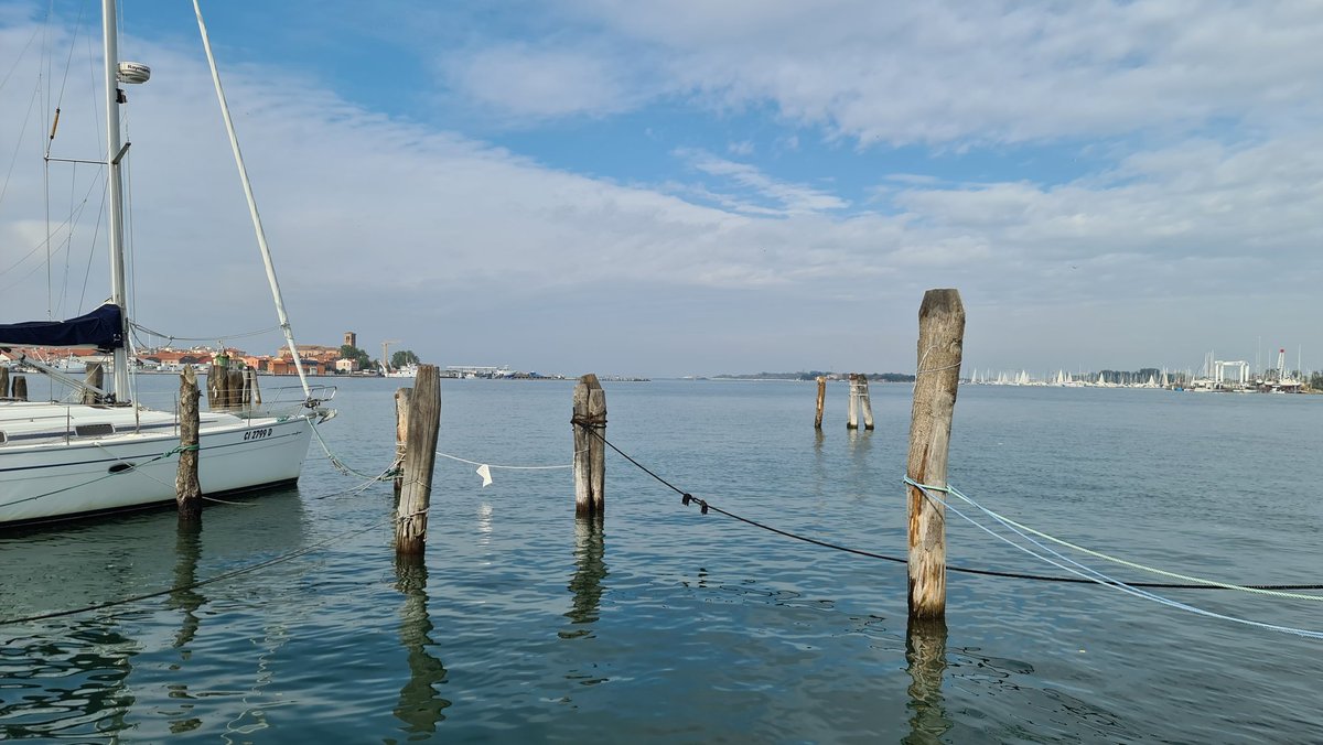 SoerenMuench's tweet photo. 17.11.2020: Angekommen in #Chioggia: #Urlaub mit #Hausboot
#Boot übernommen, #Einweisungsfahrt durchgeführt, #tolle Hinweise + Tipps für #Fahrt durch Personal von #Locaboat, alles eingeladen.
Leinen los!
#Travelblog #Travel @locaboat @ItalienInfo #Lagune #Venedig https://t.co/GuvvExatSw