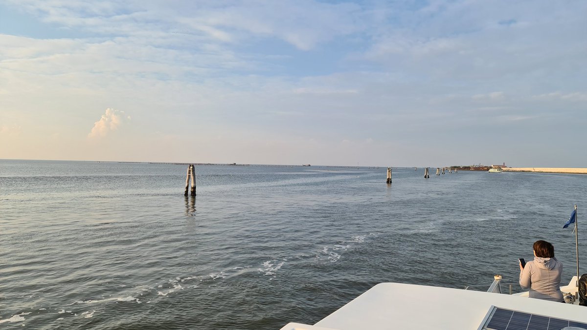 SoerenMuench's tweet photo. 17.11.2020: Angekommen in #Chioggia: #Urlaub mit #Hausboot
#Boot übernommen, #Einweisungsfahrt durchgeführt, #tolle Hinweise + Tipps für #Fahrt durch Personal von #Locaboat, alles eingeladen.
Leinen los!
#Travelblog #Travel @locaboat @ItalienInfo #Lagune #Venedig https://t.co/GuvvExatSw