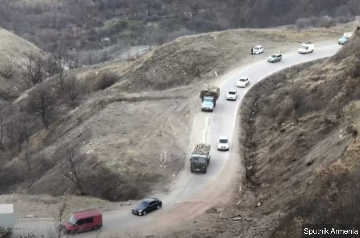 Kəlbəcərdən köçən ermənilər həm də ağacları kəsib aparırlar, bu barədə Sputnik Armenia agentliyi video paylaşıb.

Xəbərin ardı bu keçiddə bbc.in/32LR9ZQ