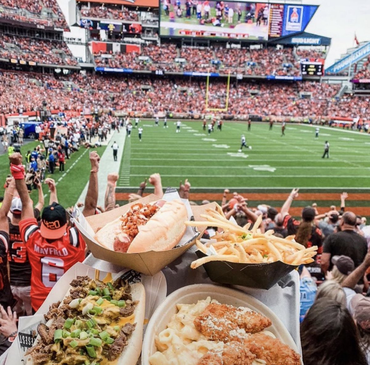 It may not be the same crowd today, but this #gameday food is still most excellent! Go #Browns!  Grab some at Sections 121 &amp; 139.

#HOUvsCLE <a href="/RosieRoccos/">Rosie & Rocco's</a> <a href="/FEStadium/">#DawgPound</a> <a href="/cbhospitality/">CB Hospitality Group</a>