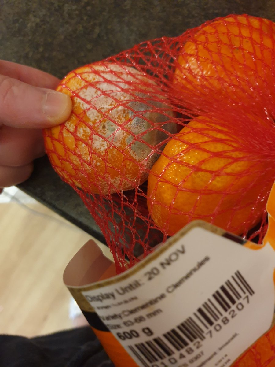ItsRealForUs91's tweet image. Got these in an online order. You can see the date on the oranges and the mould! @IcelandFoods are you having a laugh?!
