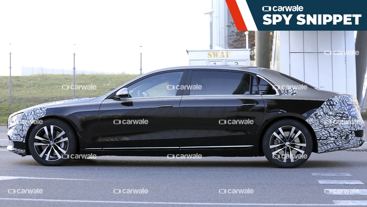 CarWale's tweet photo. Mercedes-Benz unveiled the new-gen S-Class and now, the extravagant Maybach version is on its way. New spy images of the 2021 Maybach S-Class give us a better look at the exterior design. https://t.co/R3aWNcI9J0
#CWNews #MercedesBenz #SClass #SClassMaybach #Maybach https://t.co/dluu3pFVle
