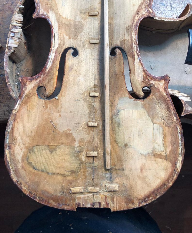 BenningViolins's tweet photo. Woah! Just gonna slowly back away from this one.
#whatamess #restoration #notinthecards #violin #violinist #whereisnathan #pop #notlovingthisjob
https://t.co/45GcGGDSJN https://t.co/ymynG0BEed