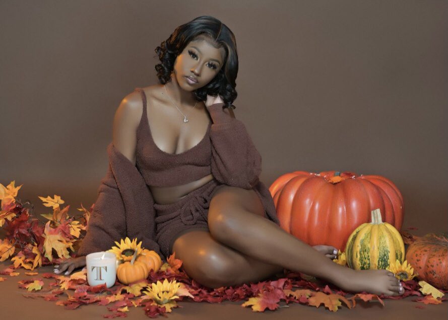 veeanai's tweet photo. cozy🍂 https://t.co/msesJIM3dw