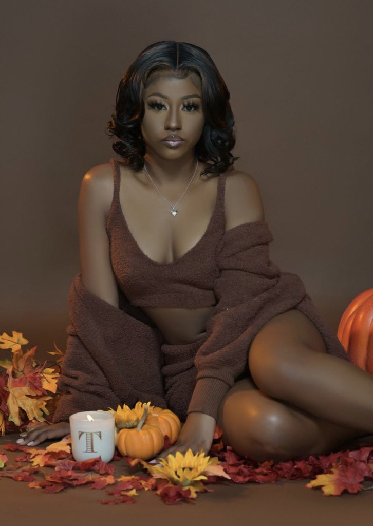 veeanai's tweet photo. cozy🍂 https://t.co/msesJIM3dw