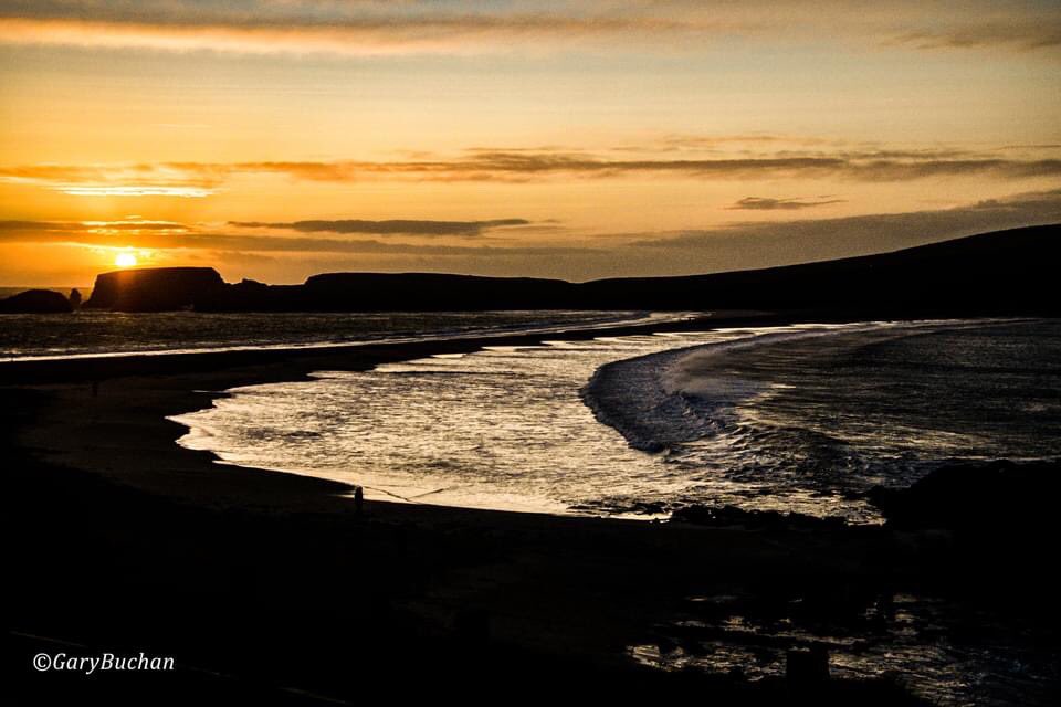 gazb159's tweet photo. Pure brilliance in #Shetland on Friday.... rather nice #sunset at #stniniansisle beach, lovely #WINTER sun. @PromoteShetland @VisitScotland @NLFerries #beach  #sea #NorthAtlantic https://t.co/wySkNkg2oz