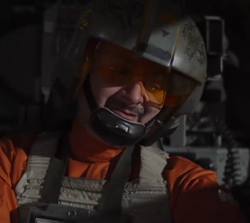BobaRC_'s tweet photo. I have seen zero people bring this up but Dave Filoni's character in the Mandalorian had the 104th Wolfpack logo on his helmet https://t.co/L2wUBpEtAQ