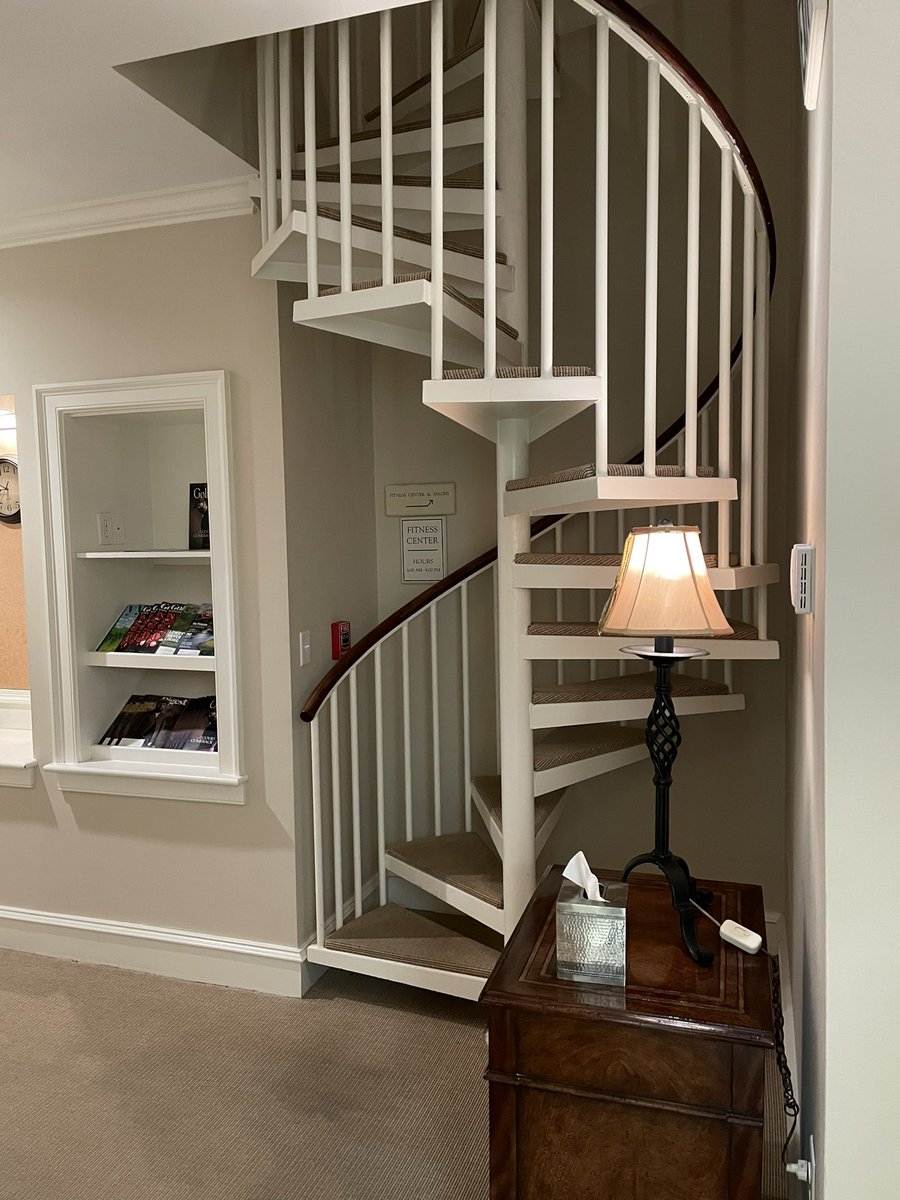 GoForeItComm's tweet image. Cool day today at Keswick Club playing Dye’s Full Cry. It was a tame Dye course for sure but it was very fun to play. The Par 3’a &amp;amp; 5’s were very long and challenging! The men’s locker room also had a cool spiral staircase in it.