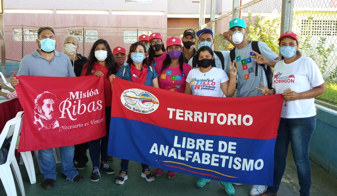 raulbolivariano's tweet photo. Las Misiones Educativas participan activamente en el proceso de #SimulacroAN2020 organizado por @ve_cne demostrando que #JuntosTodoEsPosible 

#MisiónRobinson
#VivaLaPatria

@NicolasMaduro 
@psuvaristobulo 
@MervinMaldonad0 
@MisinRobinsonP2 
@DhelizAlvarez 
@MPPEDUCACION https://t.co/582P4o9dQF