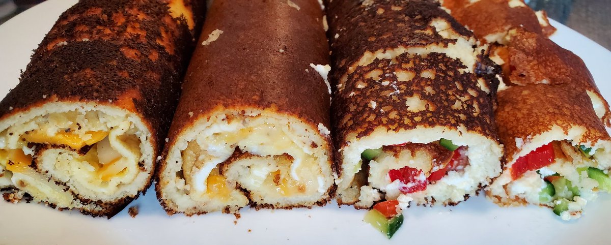 HAFalou's tweet photo. ترويقة العائلة الصحية المتأخرة لتكون #نهاية_أسبوع_صحية

كريب Crepe بطحين اللوز
الحشوة بيض وجبنة تشيدر ولبنة مع خضار

وجبة الشوفان
شوفان، بيضة، حليب، قطر القيقب، موزة، قرفة، أنواع من التوت

تطبخ في الفرن

احرص على ما ينفعُك، واستعن بالله، ولا تعجز

#اكتشف_جسدك
#النمط_المعيشي_الصحي https://t.co/5XG3w1MPbd
