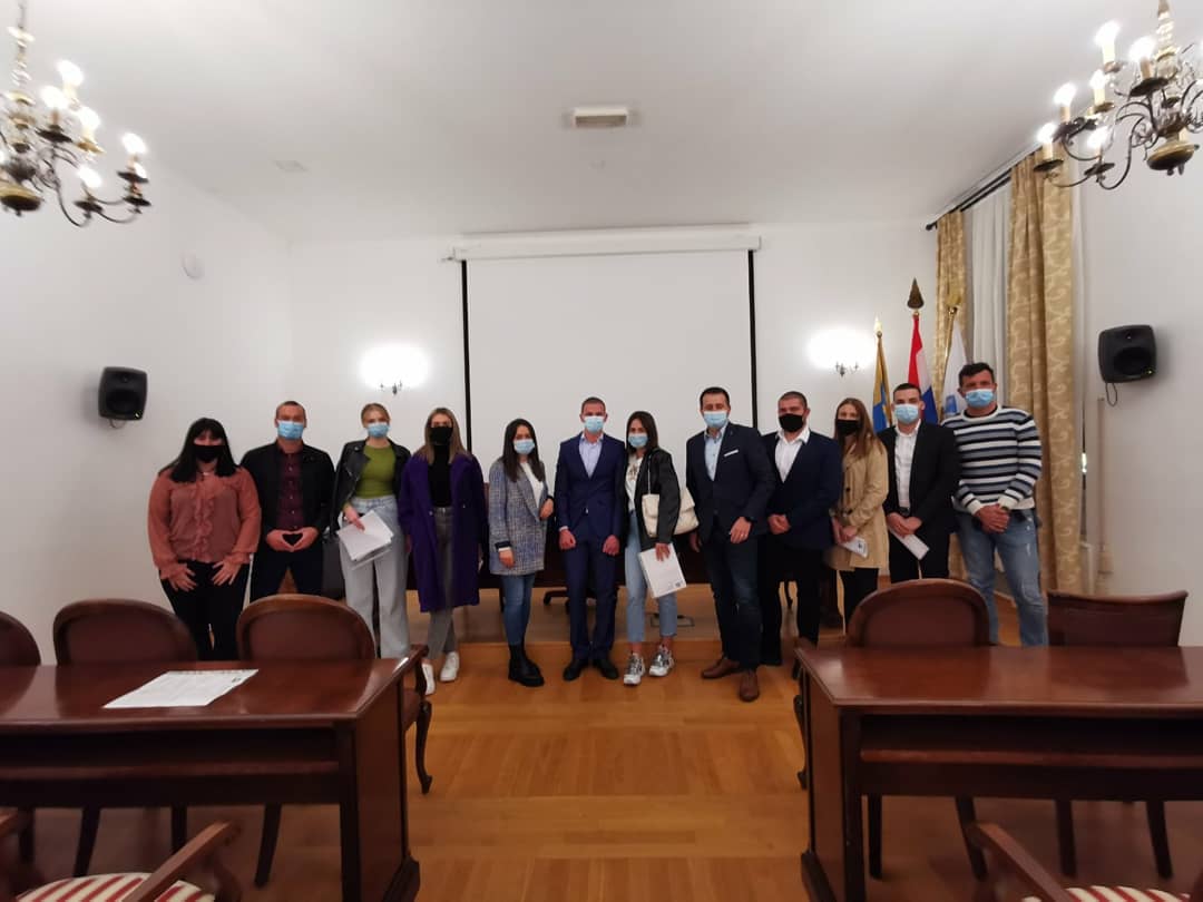 Čestitamo predsjedniku Foruma mladih SDP-a Trogir Luki Rožiću i cjelokupnom rukovodstvu. Drago nam je da zajedno možemo graditi novi i bolji SDP, potom i bolju Hrvatsku. Sretno i hrabro dalje! ❤️✊
