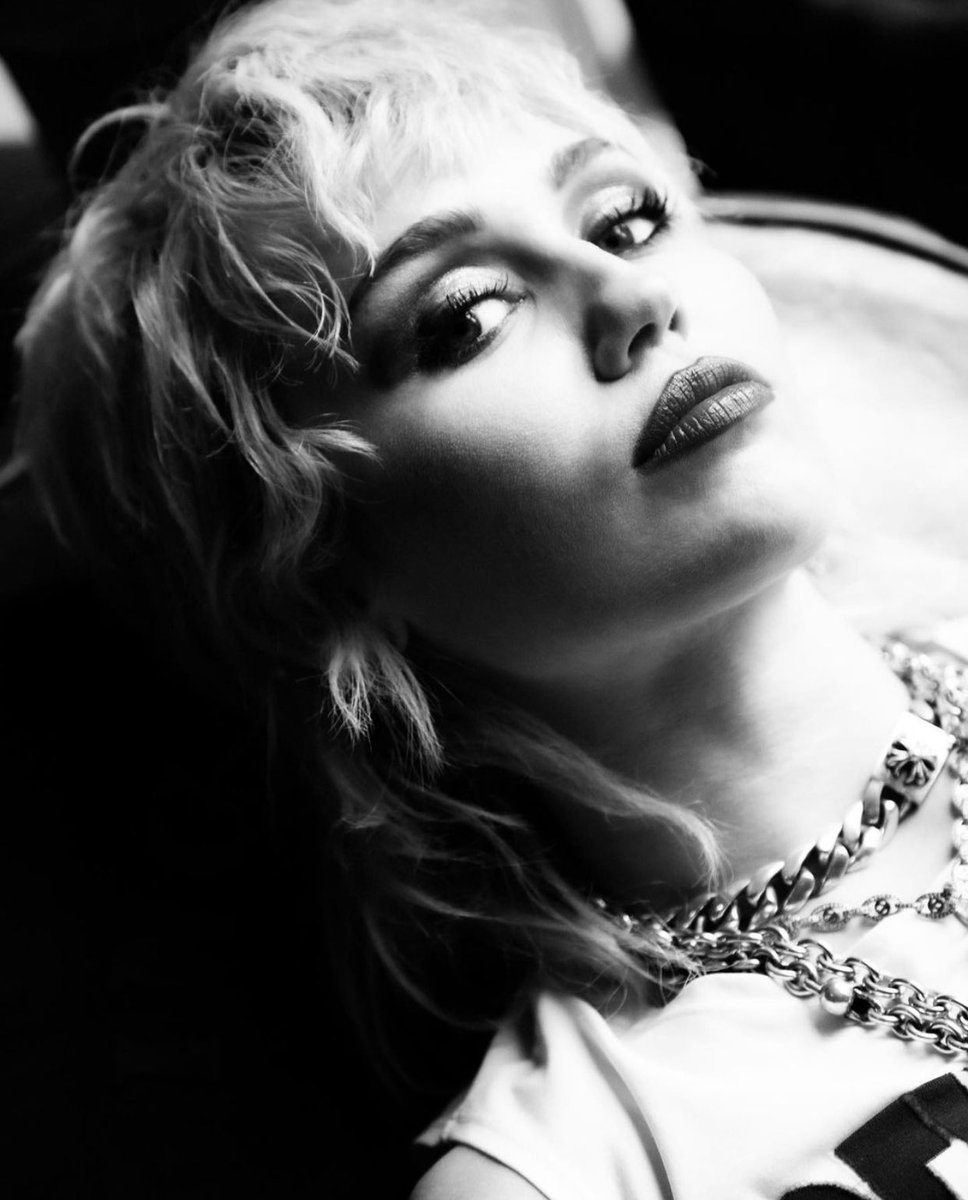 Miley Cyrus tweet media