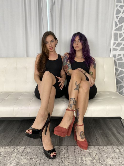 Shot a hot #hypno custom with @miaxhope today! 🔥🔥😈 https://t.co/Fw7yYTt8Gw<a href="/tag/hypno"class="tags">#hypno</a><a class="tags" href="/tag/miaxhope">@miaxhope</a>