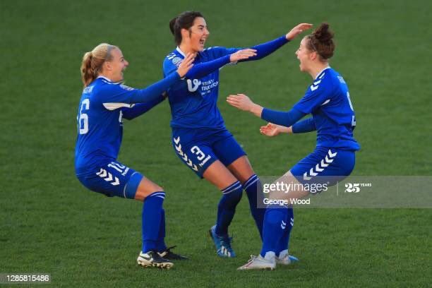 One more tweet to round off the fantastic imagery we’ve seen across  #WomensFootballWeekend in both  @BarclaysFAWSL &  @FAWomensChamp! Pics across day & night from a great group of photogs  In order -  @mattlewispix  @LewisStoreyPics  @georgewoodphoto  @LiveseyAlex 