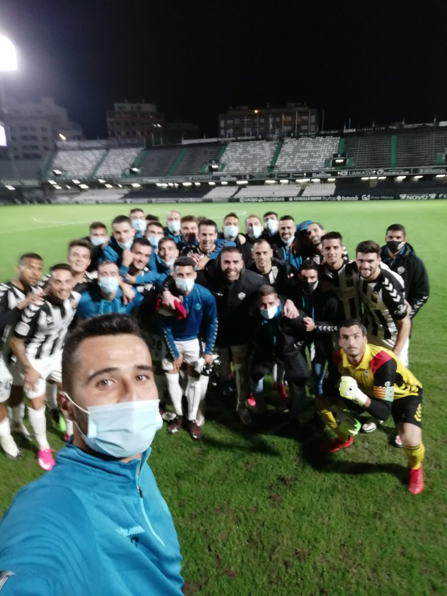 davidcubillas's tweet photo. 6 semanas sufriendo, 6 semanas trabajando en la sombra, 6 semanas muy duras.Merecíamos algo así. Sufriremos y será muy duro, pero aquí se peleará hasta no poder más. Gracias a todos los q apoyaron cuando venían muy oscuras. A los q siempre creyeron y creerán! @CD_Castellon PPO! https://t.co/V3K8jwvHTv