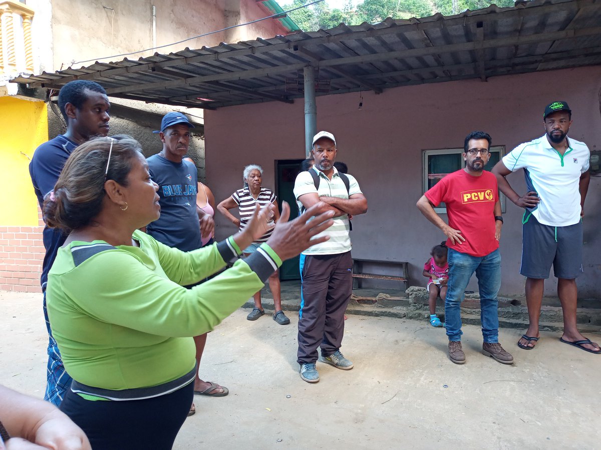 APR_LaGuaira_'s tweet photo. Hoy, #15Nov , asamblea popular en el pueblo de Osman- Edo. La Guaira con los candidatos de la #AlternativaPopularRevolucionaria 
¡Somos mayoría! ¡Venceremos! 

#VotaPCV https://t.co/zlSfGDdV6H