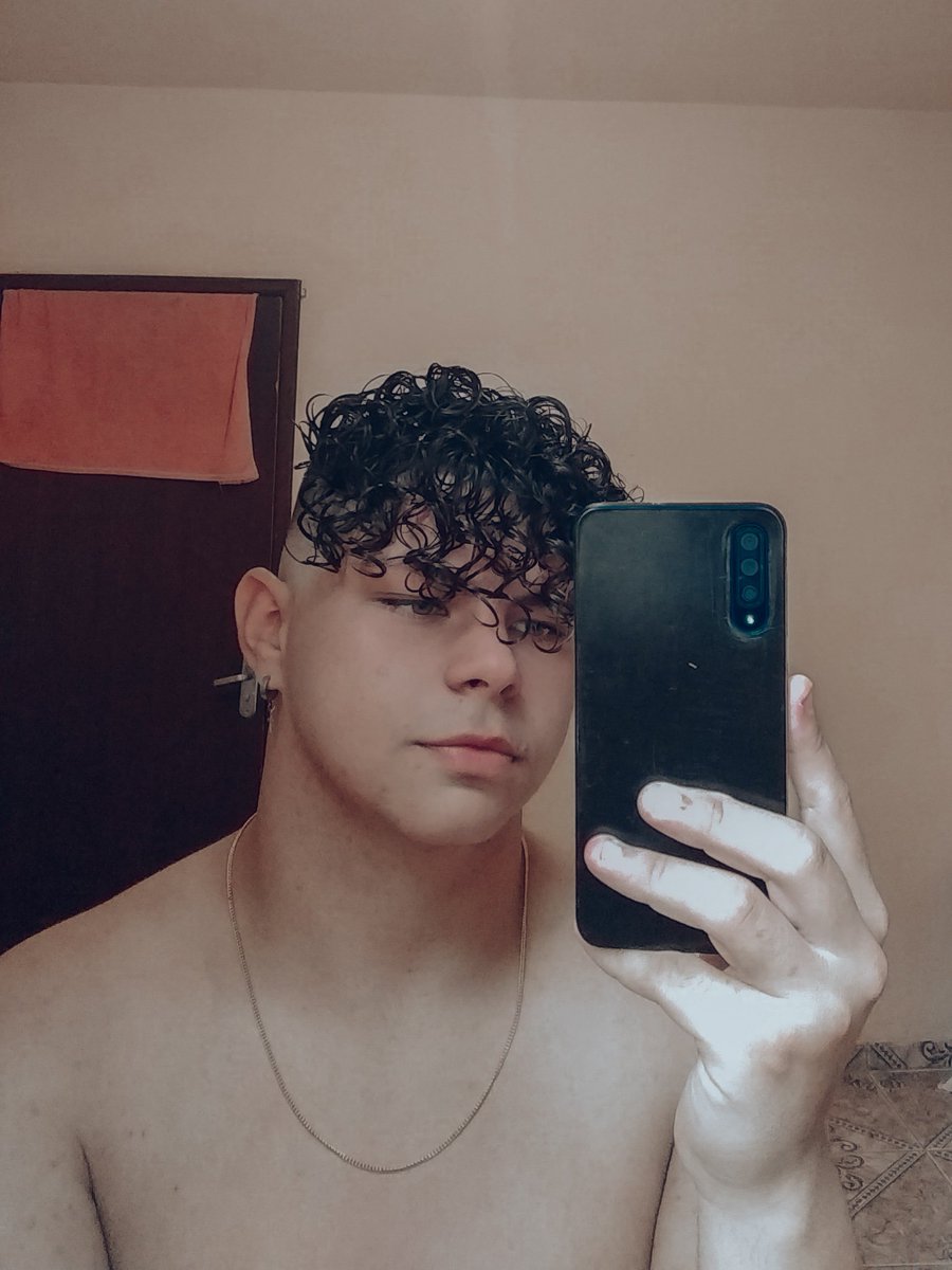 eae_biel19's tweet photo. E tudo uma questão de ângulo, eu não tenho um que preste...
#CloseGayBlogBR https://t.co/h9pjkhat0C