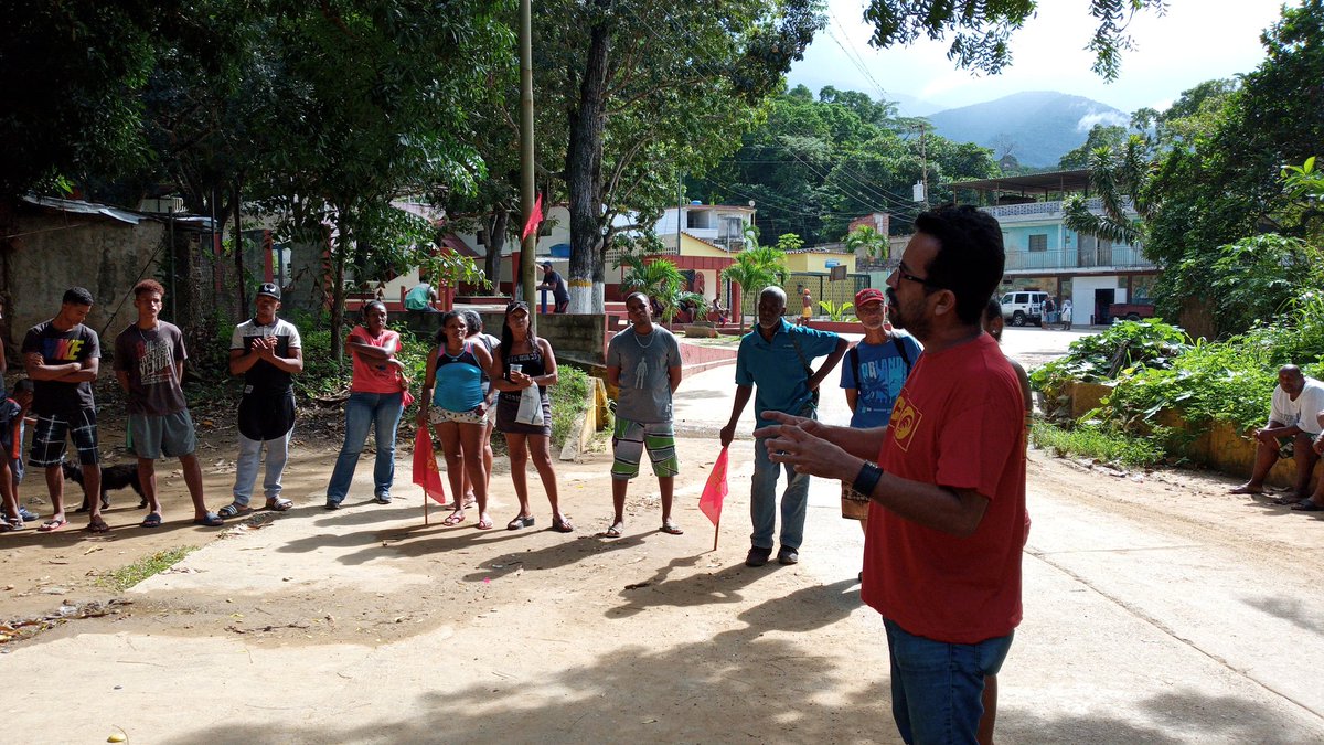 APR_LaGuaira_'s tweet photo. Hoy, #15Nov , asamblea popular en el pueblo de Osman- Edo. La Guaira con los candidatos de la #AlternativaPopularRevolucionaria 
¡Somos mayoría! ¡Venceremos! 

#VotaPCV https://t.co/zlSfGDdV6H