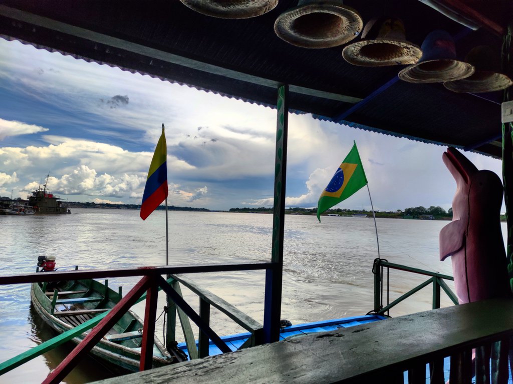 Hoy me vine almorzar al río Amazonas, caminé casi 40 minutos por la orilla hasta uno de mis restaurantes favoritos!
#Junglelife #Amazonas #rioamazonas #Colombia