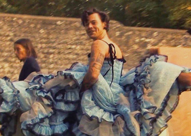 7Osharry's tweet photo. we live in the same era as harry styles &amp; I will forever be thankful for that https://t.co/ZqS2DJTGW3