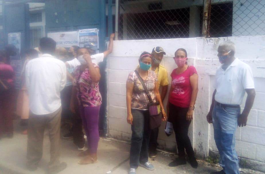 MRobinsonLara's tweet photo. #MisiónRobinson del Municipio Simón Planas del Estado Lara, activados en el segundo #Simulacro2020 demostrando que somos un pueblo libre y soberano.
@NicolasMaduro
@psuvaristobulo
@raulbolivariano
@MisinRobinsonP2
@SociaBolivarian
@LaraMisiones
@MPPEDUCACION
@somosve_lara https://t.co/NFa6KXmCFc