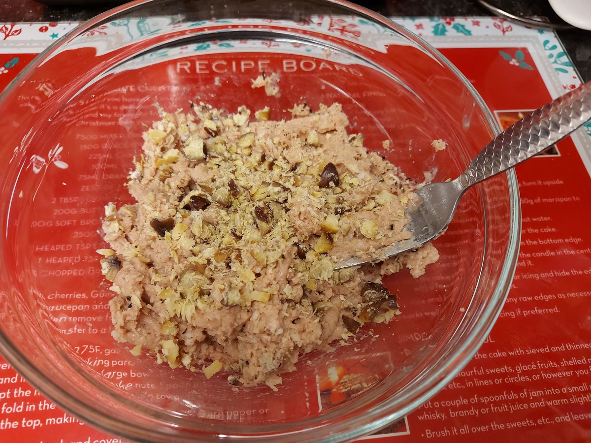 So guys I thought I'd bring in the Hindu new year with a vegan roast beef 🥰😋 I made a vegan sausage and chestnut Wellington with roasties and broccoli. Turned out amazing. Haven't had a roast in a while.  #vegan #veganfoodshare #govegan #plantpowered #SundayRoast #saalmubarak