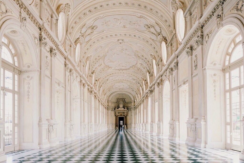 The Palace of Venaria, designed and built from 1675 by Amedeo di Castellamonte in Venaria Reale, near Turin, is a former royal residence and gardens. A masterpiece of Baroque architecture, was filled with decoration and artwork.
#amedeodicastellamonte #architecture #palace #…