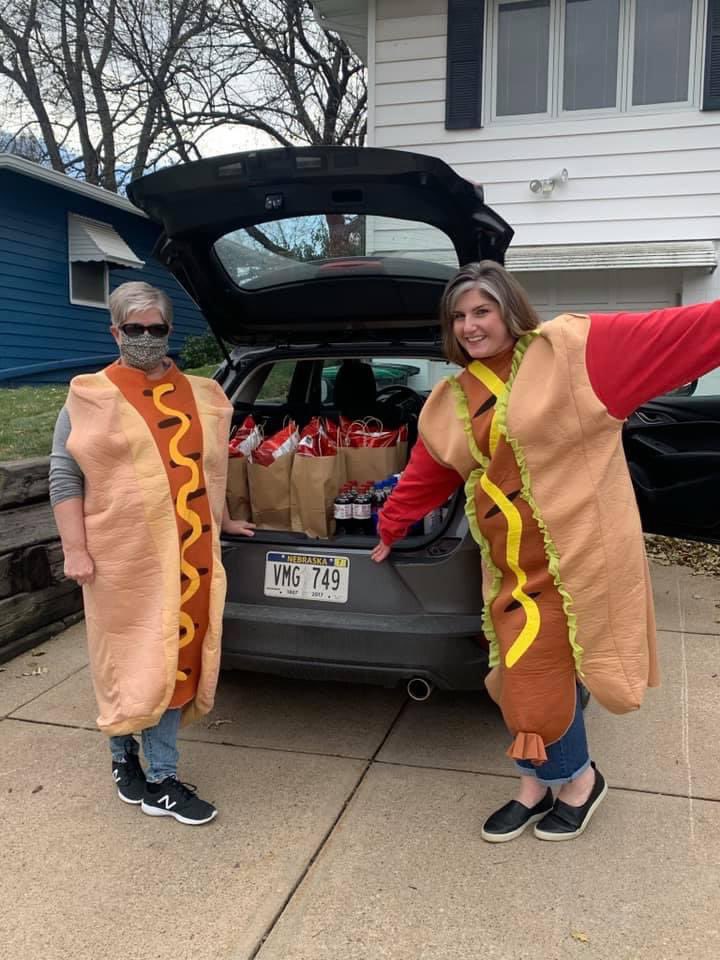 CheerUpOmaha's tweet photo. Thanks so much to all of you wonderful people who ordered for Hot Dog Delivery Day! And thanks to all of the wieners that volunteered to deliver!    ❤️🌭❤️🌭❤️🌭❤️🌭❤️🌭❤️ #Hotdog #CheerUp #GBR #Hotdiggitydog https://t.co/2Sb25ofawg