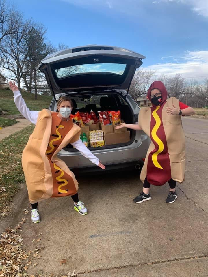 CheerUpOmaha's tweet photo. Thanks so much to all of you wonderful people who ordered for Hot Dog Delivery Day! And thanks to all of the wieners that volunteered to deliver!    ❤️🌭❤️🌭❤️🌭❤️🌭❤️🌭❤️ #Hotdog #CheerUp #GBR #Hotdiggitydog https://t.co/2Sb25ofawg