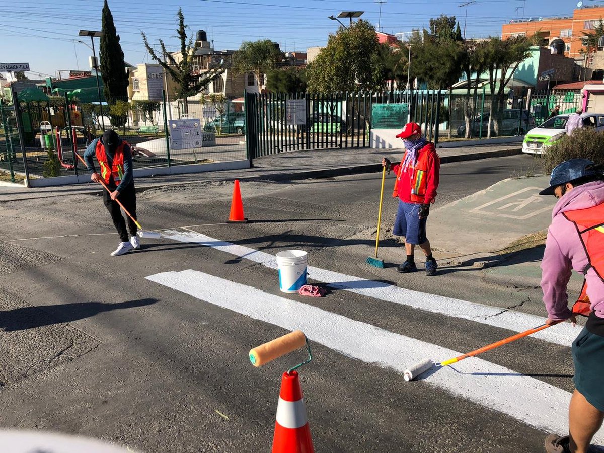 LigaPeatonal's tweet photo. En Pachuca @RevoUrbana realizó una actividad de #Cebraton por motivos del Día Mundial en Memoria a las Víctimas de Tránsito.

Acciones por una ciudad más segura para todas y todos los transeúntes. 
#DíaMundialEnMemoria #NoMásMuertesViales https://t.co/nxKfSFxmxN