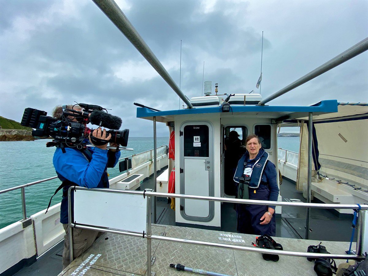 simon_reeve's tweet photo. Not long now and in #CORNWALL ep2 tonight you lucky things get to meet #GREYSEALS (!) and the wonderful Sue Sayer – from Cornwall Seal Group Research Trust @Suesseals 
https://t.co/WIE9PGzrfs
*
https://t.co/EByKwRjw07
@BBCTwo
@bbciplayer
@BeagleMedia https://t.co/aBQ1PsRQrN