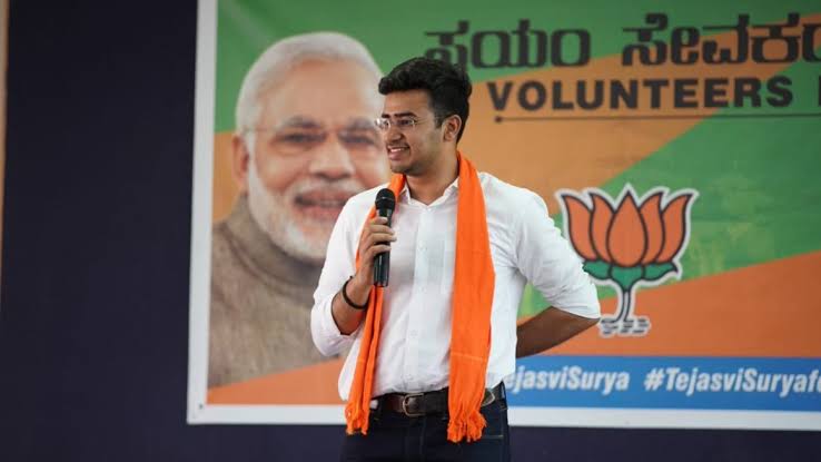 बनवण्यासाठी पुरेसे होते. 2014 सालीच्या लोकसभा निवडणूकांच्या प्रचारासाठी डिजीटल कम्युनिकेशन टिम उभारून प्रचार यंत्रणा चालवून यशस्वी करून दाखवली. आजही तेजस्वीला टेक्नोसॅव्ही स्वयंसेवक म्हणून ओळखले जाते. 2018 च्या कर्नाटक विधानसभा निवडणूकीतही तेजस्वीने कमाल करून दाखवली.