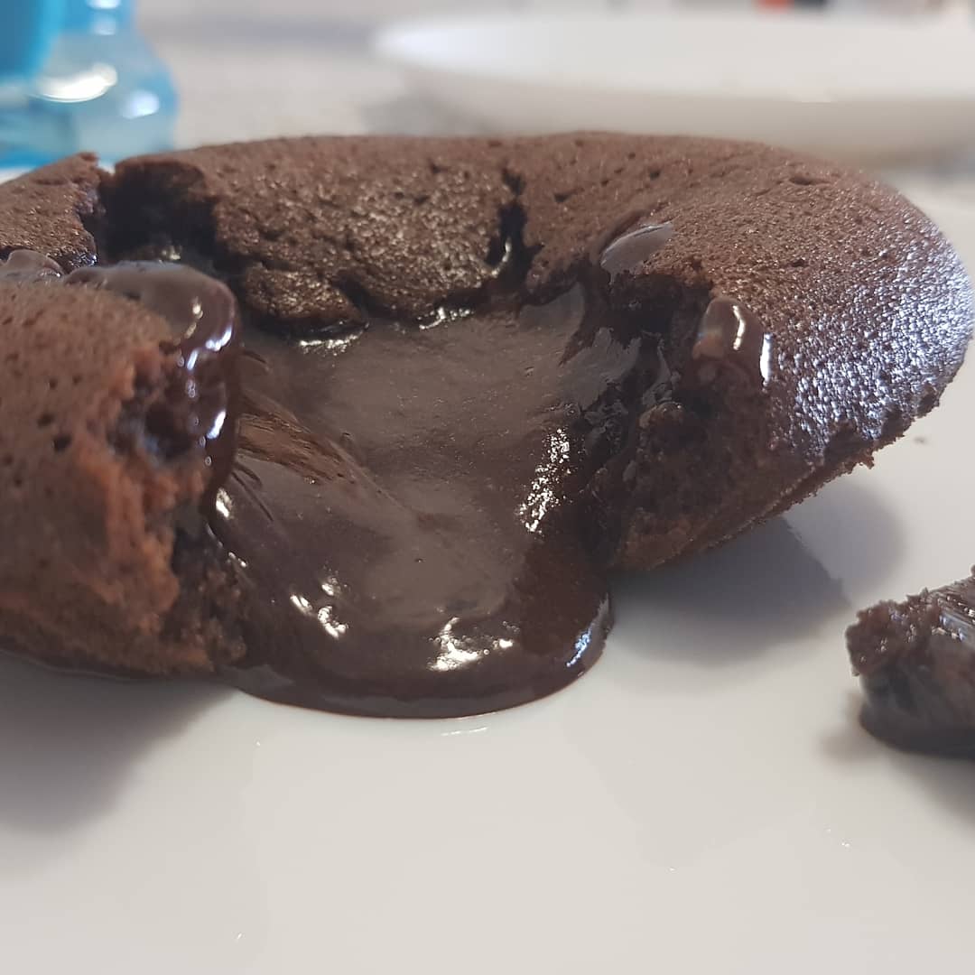 Random_Taste's tweet photo. ¡Nuevo #VS en nuestro canal de #Twitch ! Hoy hemos cocinado por primera vez un #coulant de chocolate. Una #receta aparentemente sencilla pero difícil de ejecutar.
¡Nos vemos a las 18:30!
#streaming #directo #Randomtaste #coulantdechocolate #postre #dulce #chocolate #sweet https://t.co/8ep8LlUsAs