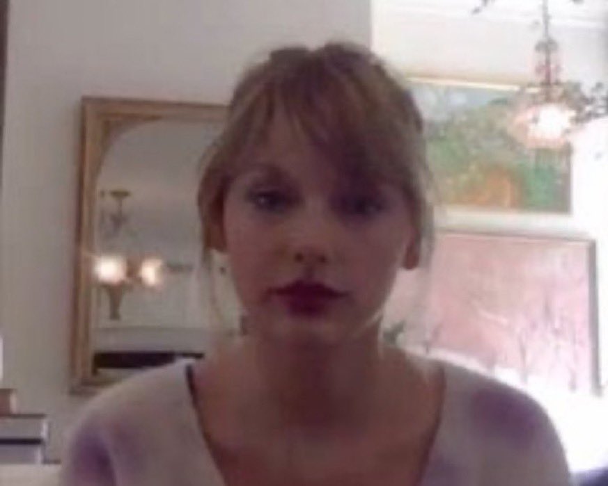 redfolklore's tweet photo. IDK WHAT TO TWEET ANYMORE HELP IM ARTBLOCK 

I’m voting for Taylor Swift for Artist of the Year at the #AMAs https://t.co/G8VdU4CHq9