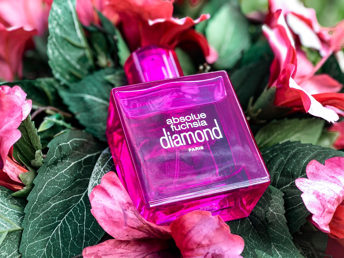 AbsolueDiamond's tweet photo. Preserve the earths beauty by recycling more 🌺♻️
-
-
#perfumes #perfume #fragrance #perfumecollection #parfum #perfumesimportados #fragrances #perfumelovers #absoluediamond #americarecycles #ecofriendly #recycle https://t.co/VuzYxcboD2