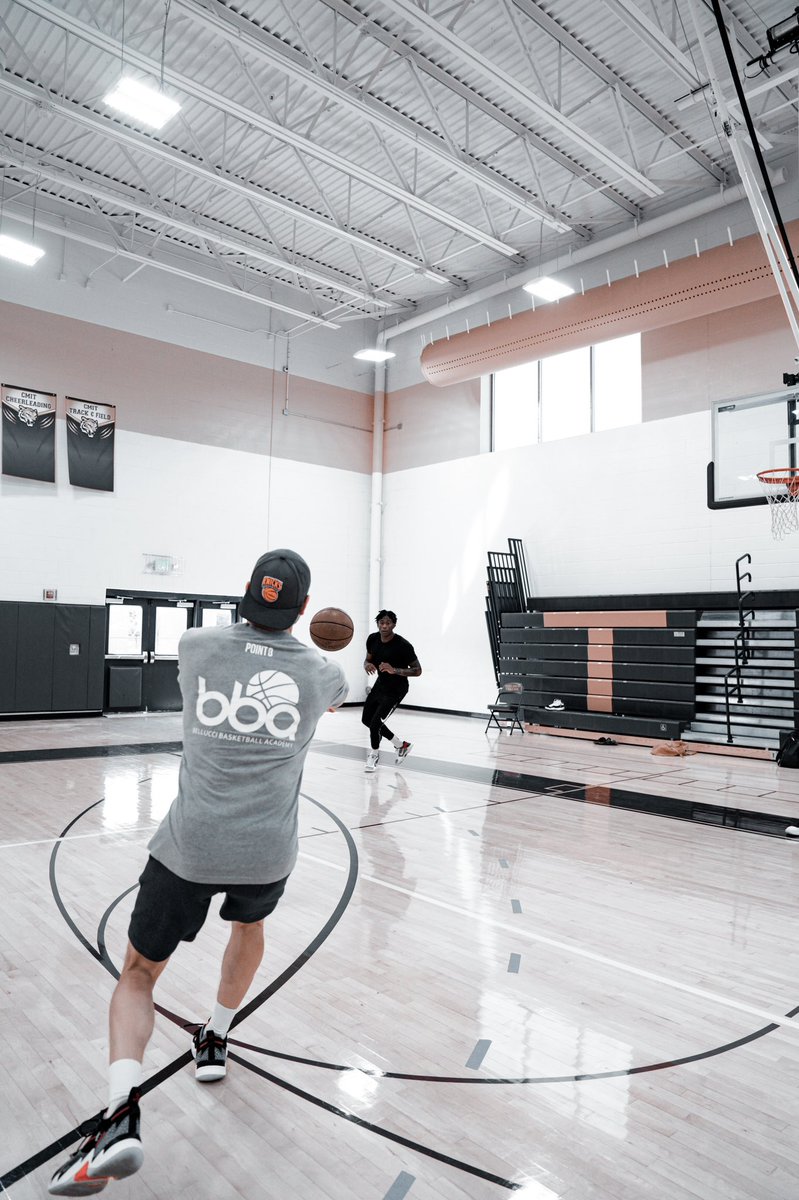 POINT3GEAR's tweet photo. POINT3 Alpha Trainer @315BBA putting some work in with some big time dogs.
You love to see it. 😤👌#SHOOT3R #POINT3Alpha https://t.co/QWmimUPtoo