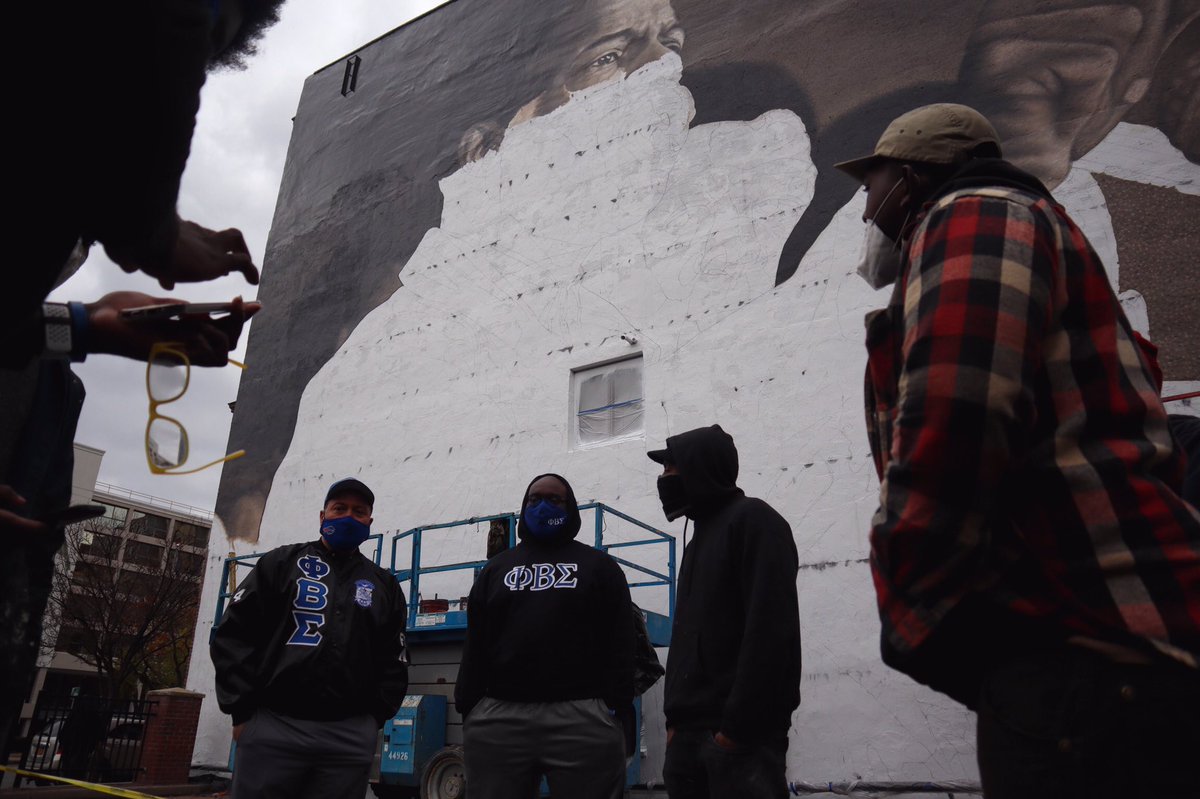 A few members of the Phi Beta Sigma Fraternity stopped by yesterday to see the mural of their brother John Lewis in action, and brought lunch for the crew.