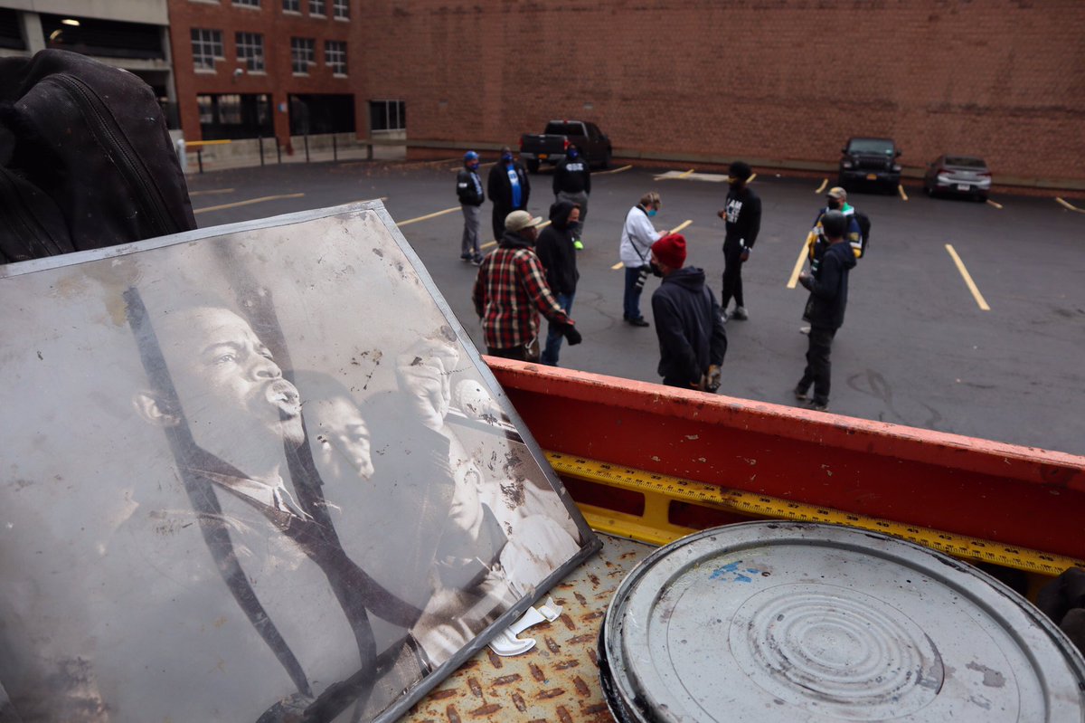 A few members of the Phi Beta Sigma Fraternity stopped by yesterday to see the mural of their brother John Lewis in action, and brought lunch for the crew.