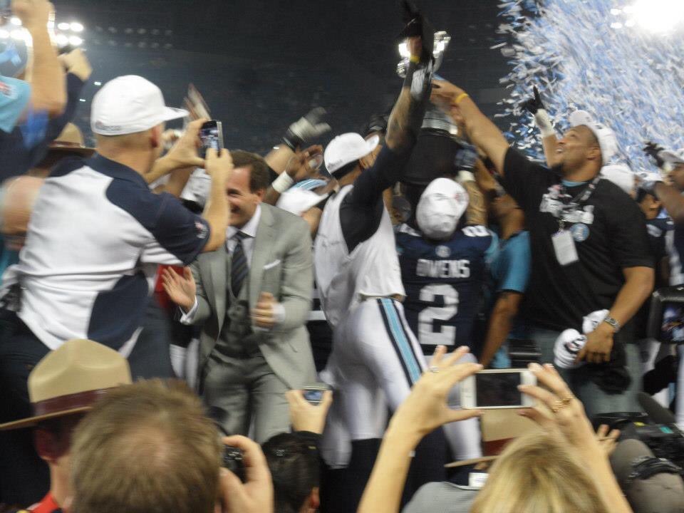 AmySlatteryActs's tweet photo. @CFL @TELUS I miss the CFL so much it’s crazy. Thinking back to the 100th Grey Cup when I got to be a part of it all and see my #Argos win it at home. This is my favourite #GreyCupMemory #GreyCup #CFL #mascot #Jason https://t.co/Hdjh1hFBEf