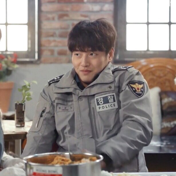 geazang's tweet photo. 내가 사랑하는 경찰복 강하늘,,,,,,💗 https://t.co/PLHGfttYsQ