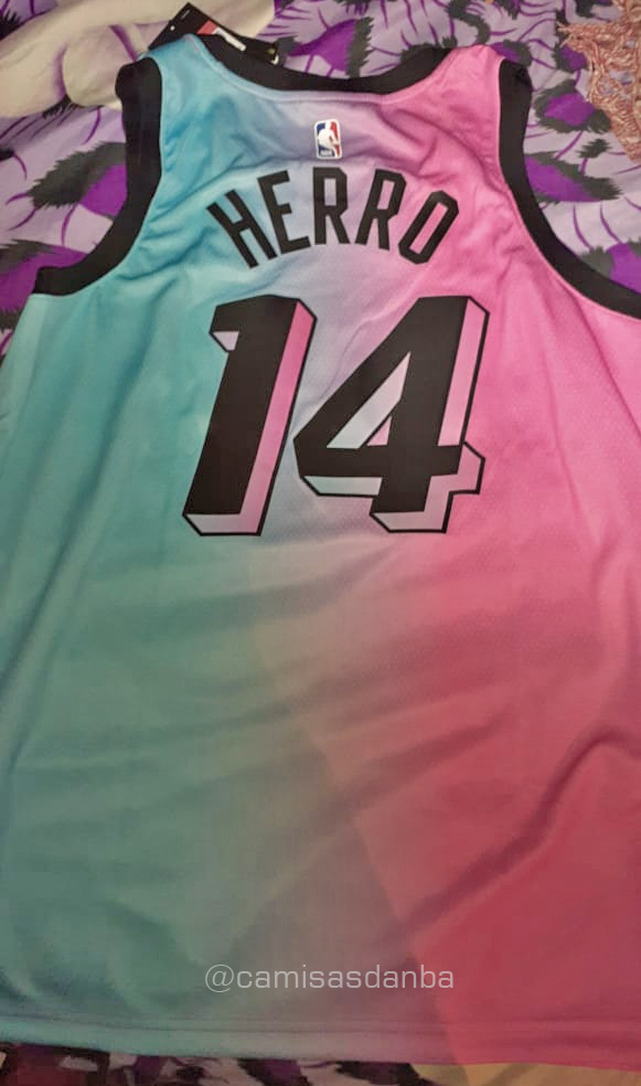 blusa metade rosa metade azul