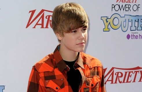 votebybelieber's tweet photo. Stats: AOTY 
 
1- JB : 5.927M (+238K)
2- TS : 5.888M (+214.4K)

Don't stop voting! 

I'm voting for Justin Bieber for Artist of the Year at the #AMAs https://t.co/YD8J4afn4x