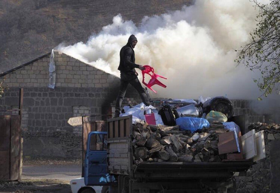 eyupozdemir42's tweet photo. Armenian occupants reopened graves and took relative’s bones, cut down trees and collected woods, set their home fire. Even nomads demonstrate their land with graves and planted trees.Armenians demonstrate the land Qarabağ do not belongs them once more.
#EcoTerrorism
#Kelbejer https://t.co/zf4r3Fh6Tc
