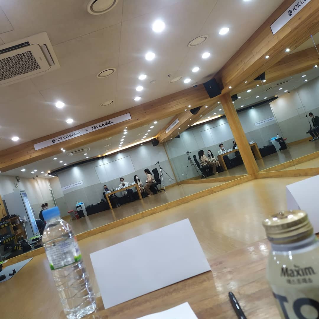 purplekimbab's tweet photo. Idk is it my bad eyes or Hanbin is not there 🕵🏻♀️
#131_label https://t.co/IizpeOjCes